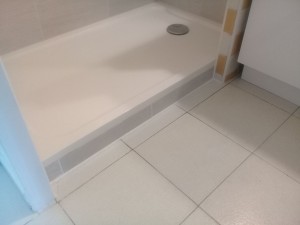 Photo de galerie - Remplacement d'une baignoire par un receveur de douche