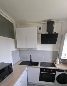 Photo de galerie - Je suis disponible posé cuisine 