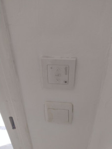 Photo de galerie - Réglage de l'interrupteur de commande individuel Somfy d'un store électrique