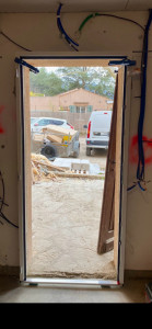 Photo de galerie - Pose d’une porte d’entré en applique 