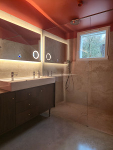 Photo de galerie - Pose d'un carrelage 1mx1m au sol de la douche et au mur.