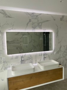Photo de galerie - Miroir meuble salle de bain vasque installation électrique plus eau  