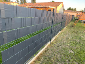 Photo de galerie - Installation de brise vue PVC 