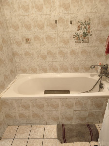 Photo de galerie - La salle de bain, le mur, le sol, la cuisine 