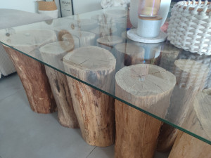 Photo de galerie - Création d une table basse avec des rondins de bois