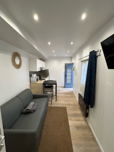 Photo de galerie - Pose du parquet et peinture mur et plafond 