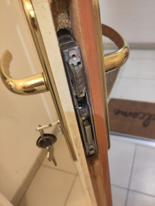 Photo de galerie - Ouverture porte claquée