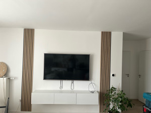 Photo de galerie - Montage de meubles tv avec pose tv et tasseaux mural