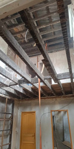 Photo de galerie - Démolition d'anciens plafond 
rénovation d'une ancienne habitation 