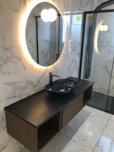 Photo de galerie - Meuble sdb avec miroir