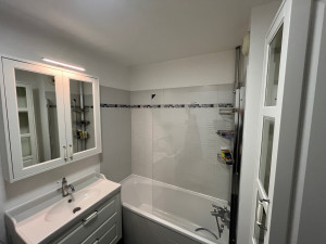 Photo de galerie - Changement de paroi de douche et changement de joint en silicone baignoire et contour de vasque