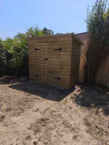 Photo de galerie - Fabrication sur mesure d'un cabanon extérieur