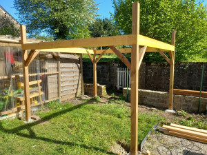 Photo de galerie - Structure pour cabane sur pilotis 1m80 de hauteur 
scellement pieux dans beton 