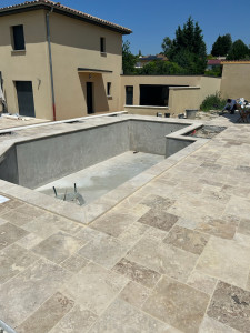 Photo de galerie - Création piscine Avec terrasse en travertin