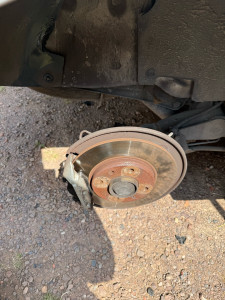 Photo de galerie - Intervention pour un client qui a perdu ces plaquette après l’intervention d’un pseudo mécanicien ! résultat double frais 