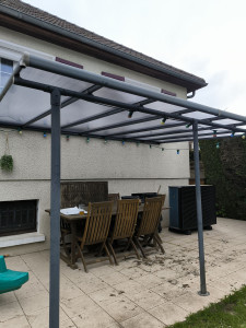 Photo de galerie - Remplacement de panneaux alvéolaires d'une pergolas.