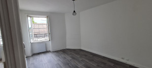 Photo de galerie - Pose revêtement de sol en vinyle + pose luminaire plafonnier 