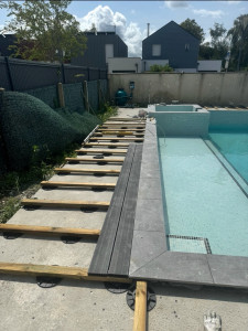 Photo de galerie -     Terrasse extérieure en composite – Finition haut de gamme