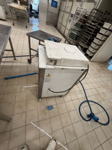 Photo de galerie - Nettoyage d’une diviseuse dans une boulangerie 
