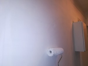 Photo de galerie -  Etalage d'une sous couche avant collage de papier de verre.   