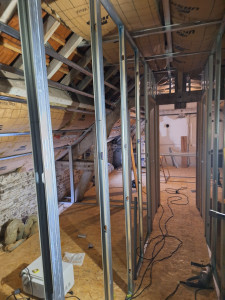 Photo de galerie -  rénovation complète de pièces pose isolation plus rail plus placo