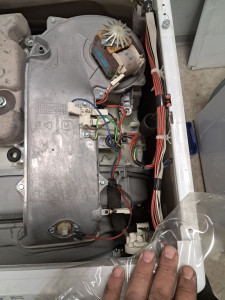 Photo de galerie - Réparateur lavant sèchent 