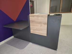 Photo de galerie - Assemblage d'une borne d'accueil 
