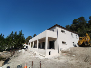 Photo de galerie - Réalisation d'un enduit monocouche sur magnifique villa dans les hauteurs de LAURET 