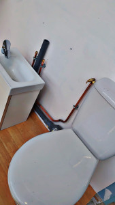 Photo de galerie - Installation d’un WC et d’un lave main 