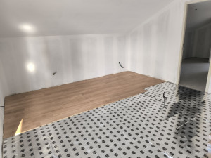Photo de galerie - Pose de parquet sur 40m2 avec ragréage 