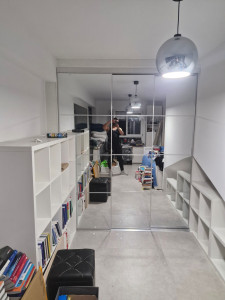 Photo de galerie - La pose de trois portes coulissantes. ikea , 