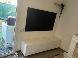 Photo de galerie - Montage meuble TV.montage TV sur mur Placo