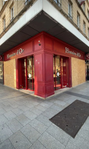 Photo de galerie - Suite au grève demande d'urgence pour barricader des magasins de Caen