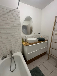 Photo de galerie - Préparation de la salle de bain