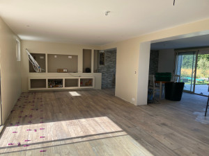 Photo de galerie - Création d’une pièce de vie complète (placo, électricité, carrelage)