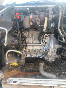 Photo de galerie - Sur Peugeot 206 : Changement du bloc radiateur d'huile complet, remplacements des joints + pâte de joint noir  