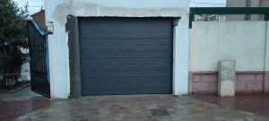 Photo de galerie - Installation d'une porte de garage client satisfait finition ciment fini par le client ! 