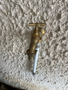 Photo de galerie - Pose d’un robinet de puisage 