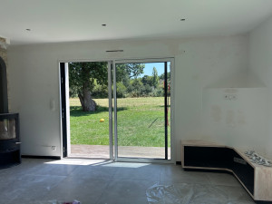 Photo de galerie - Rebouchage, ponçage et peinture d’un mur. 
Le Avant 