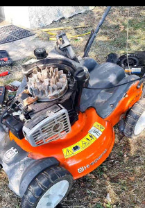 Photo de galerie - Diagnostic et réparation d'une tondeuse HUSQVARNA qui n'avait pas tourné depuis bien longtemps. 
Elle tourne au quart de tour à présent. 