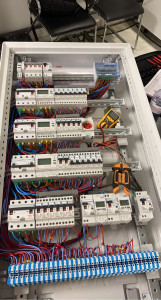 Photo de galerie - Préparation un tableau électrique