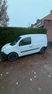 Photo de galerie - Je propose mon aide avec utilitaire et chauffeur pour transporter vos objets volumineux. 