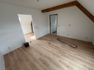 Photo de galerie - Pose de parquet flottant et peinture 