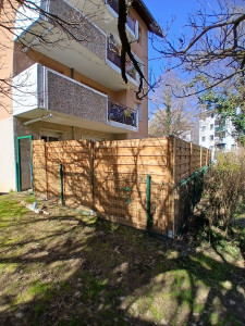 Photo de galerie - Pose panneaux occultant bois autoclave