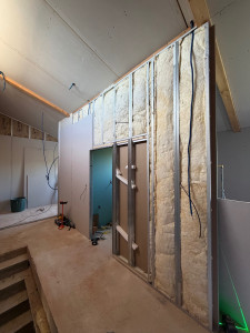 Photo de galerie - Cloison de plus de 3 mètres avec porte coulissante 