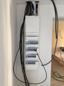 Photo de galerie - Avant la remise aux normes le tableaux électrique 