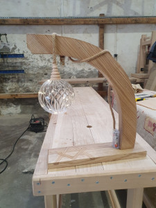 Photo de galerie - Lampe cintré Chêne 
