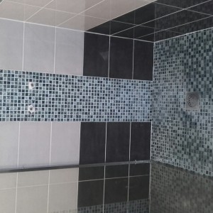 Photo de galerie - Realisation d'une salle d'eau avec douche a l'italienne 