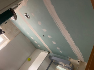 Photo de galerie - Réparation plafond de SDB placo bande BA13 hydro