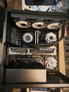Photo de galerie - Montage complet PC Gamer avec watercooling. Cable management réalisé 